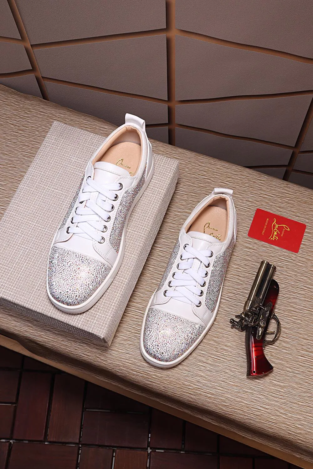 Ex-factory price 440. christian louboutin (CL red sole shoes) counter hot diamond series, casual sneakers for couples 📢 📢 📢 exclusive hot style release 🎈🎈💪 movable latex feet 👻 finished outsole line [satisfied] 😝Female 35-40# Male 38#-46, global supply😝 [Top version]: original imported cowhide frosted upper, top original leather lining, original molded TPU outsole, original 1:1 detail processing, original shoe last, large quantity available from stock,